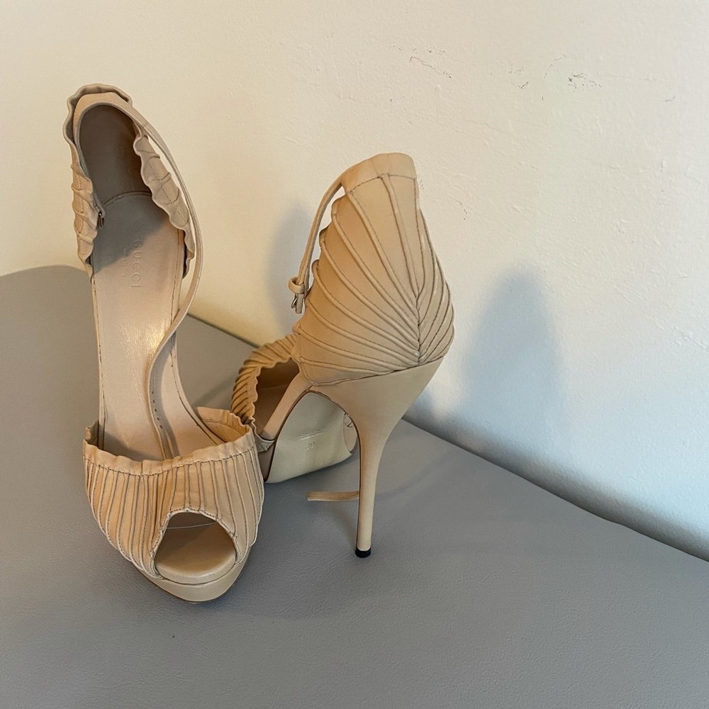 Gucci Nude Pumps size 40